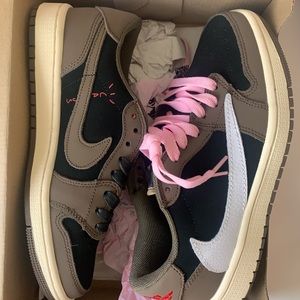 Travis Scott Jordan 1 Low